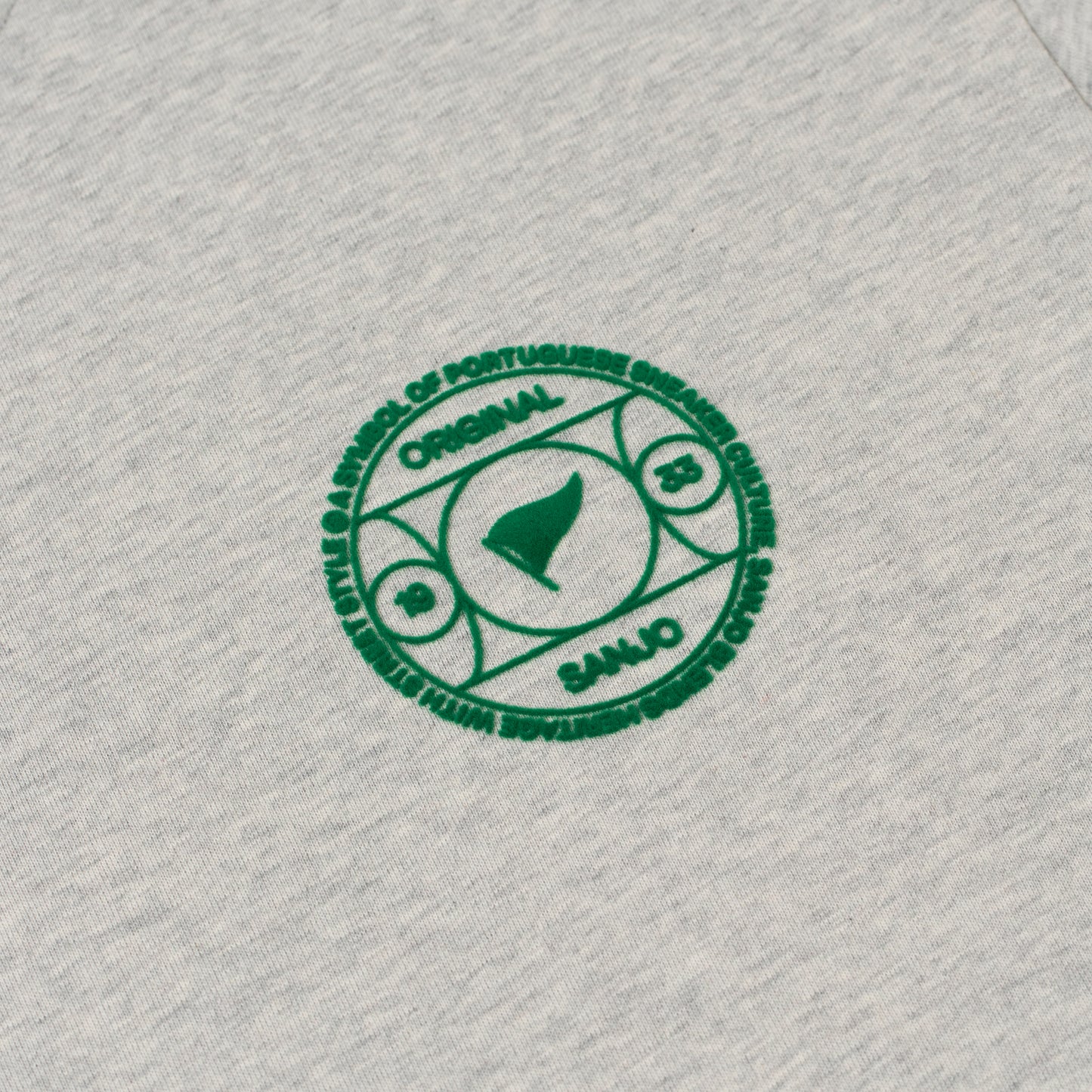 Camiseta con el símbolo de Sanjo // Gris