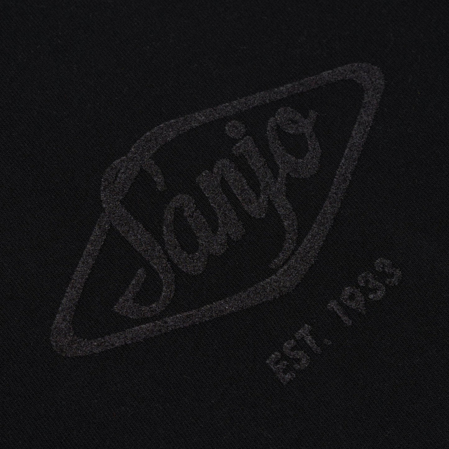 Sanjo Flocked Logo T-shirt // Preto