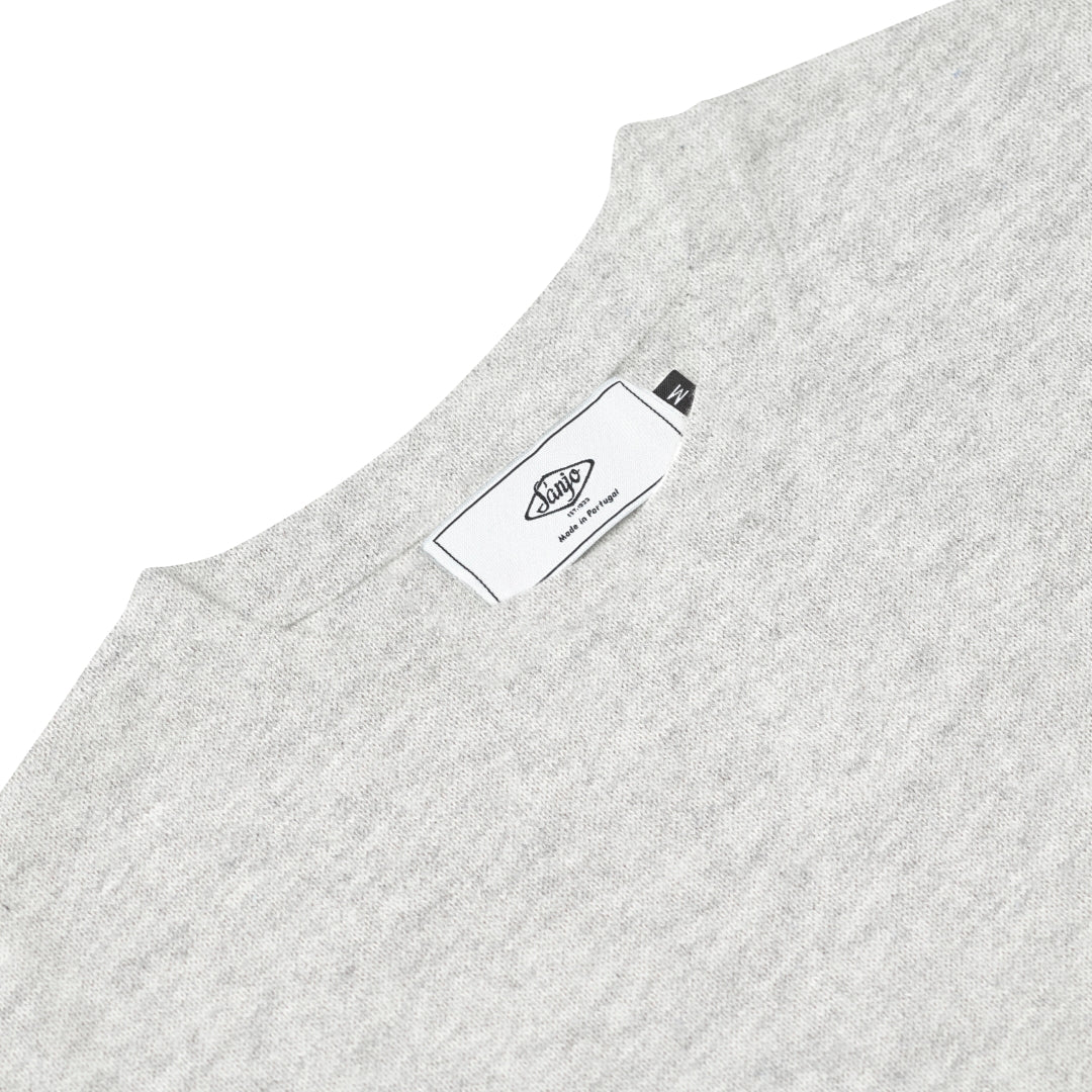 Camiseta clásica con parche de Sanjo // Gris