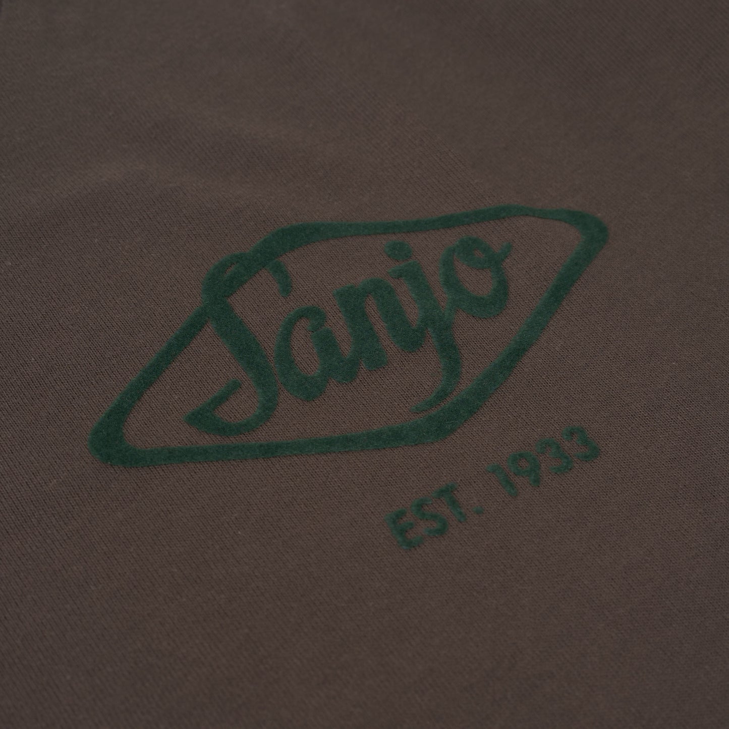 Sanjo Flocked Logo T-shirt // Castanho