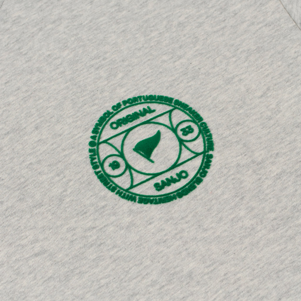 Camiseta con el símbolo de Sanjo // Gris