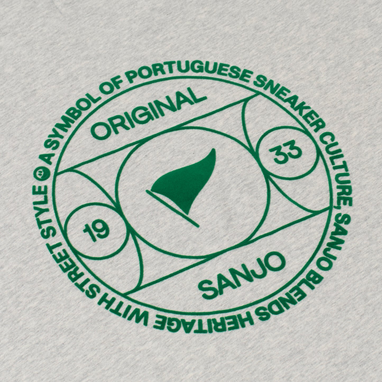 Camiseta con el símbolo de Sanjo // Gris