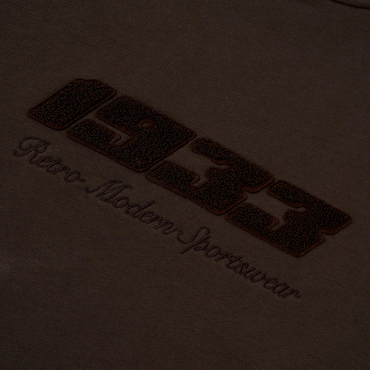 Sanjo Retro Sportswear Mono Sweater // Braun