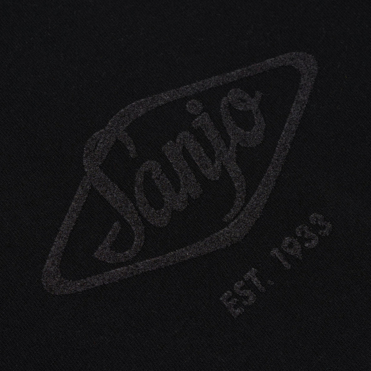 Camiseta con logo flocado de Sanjo // Totalmente negra