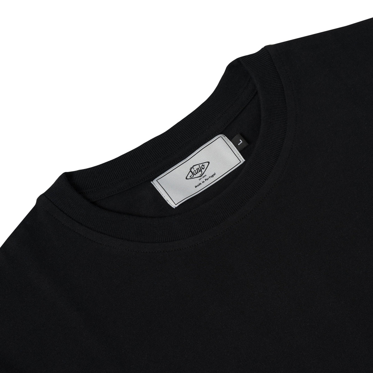 Camiseta con logo flocado de Sanjo // Totalmente negra